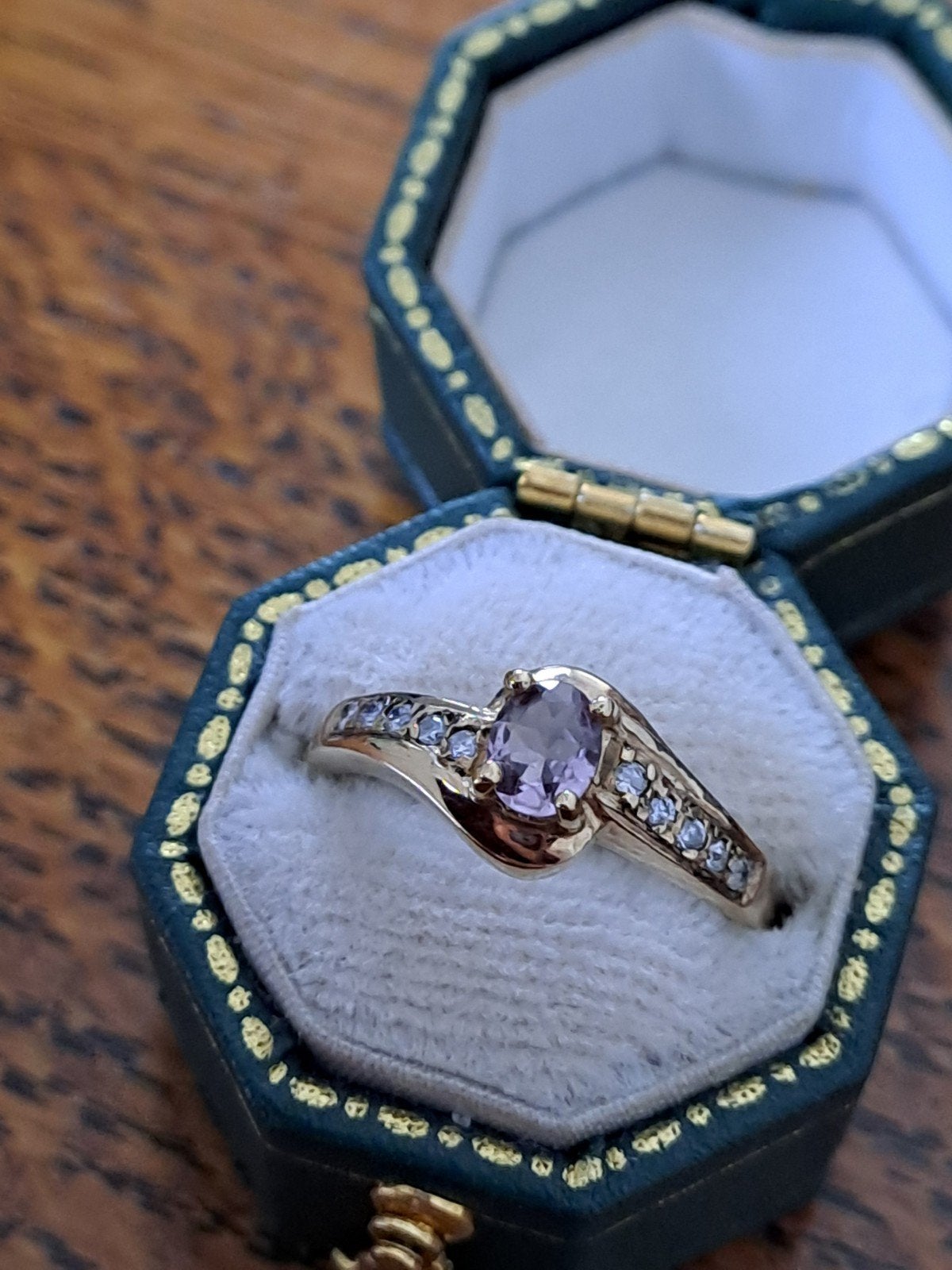 9 kt gouden damesring Amethist met diamant, Paars, Nieuw, Ophalen of Verzenden, 17 tot 18