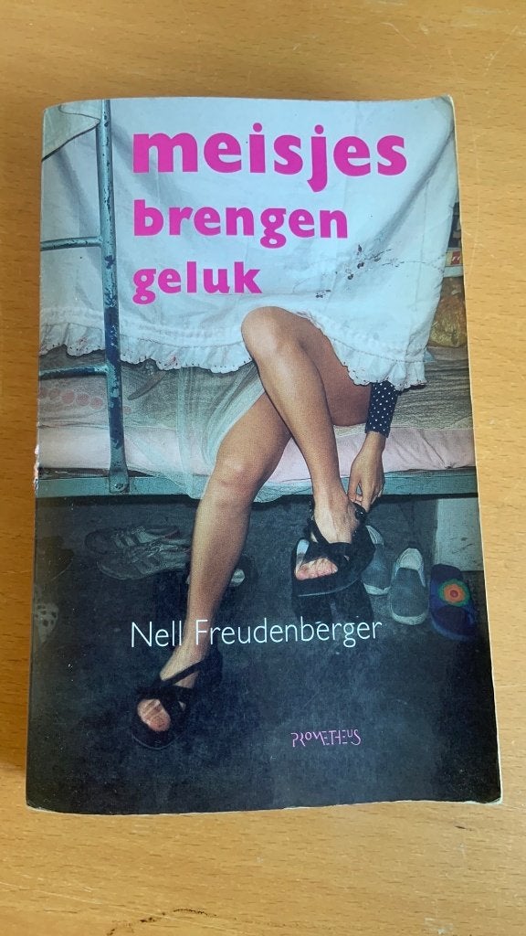 Nell Freudenberger - Meisjes brengen geluk, Ophalen of Verzenden, Zo goed als nieuw