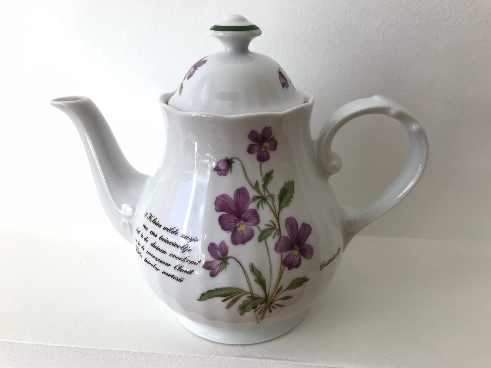 Theepot porselein exclusief Libelle duinviooltje, Ophalen of Verzenden