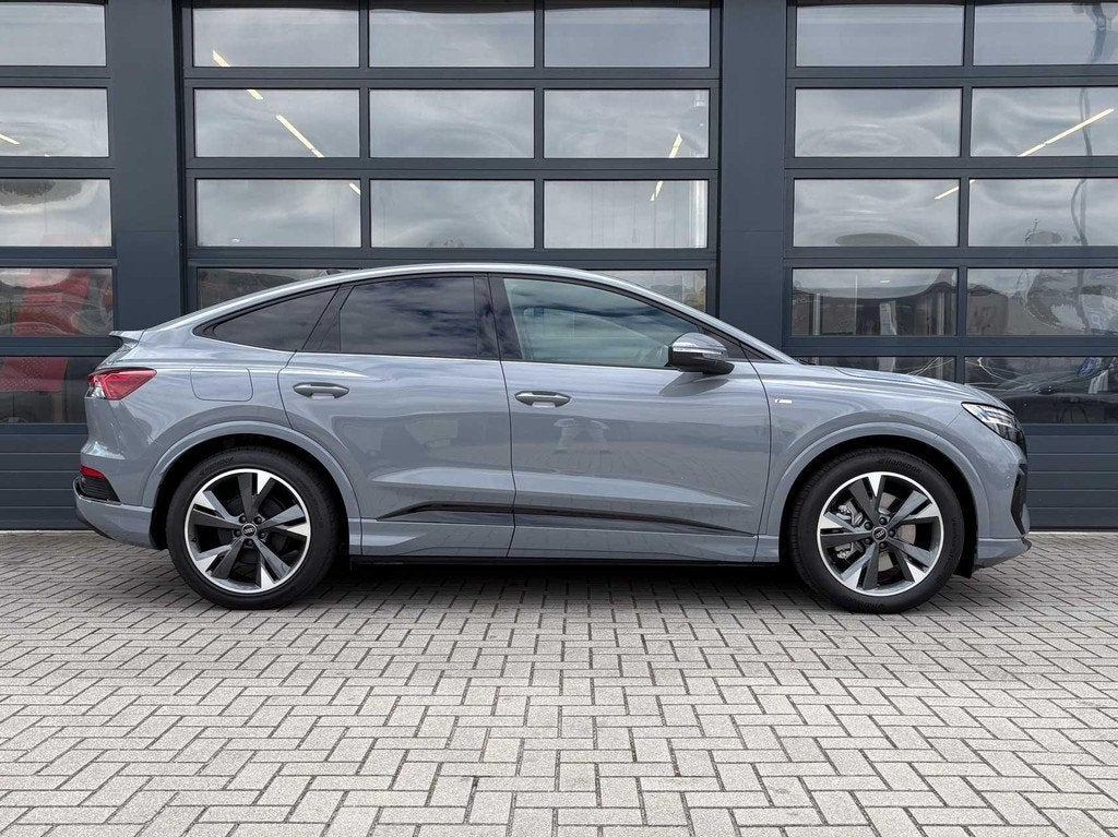 Audi Q4 Sportback e-tron 45 286pk quattro Edition 82 kWh | M, Auto's, Audi, Automaat, 12 maanden, Stof, Zwart