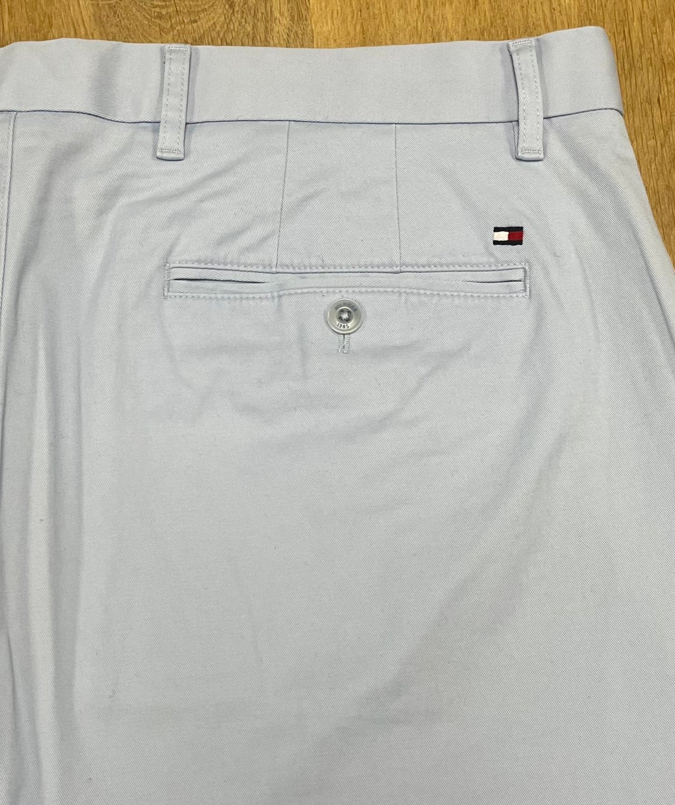 Tommy Hilfiger Denton chinobroek lichtblauw - Maat W38 L32, Ophalen of Verzenden, Zo goed als nieuw, Blauw, W36 - W38 (confectie 52/54)
