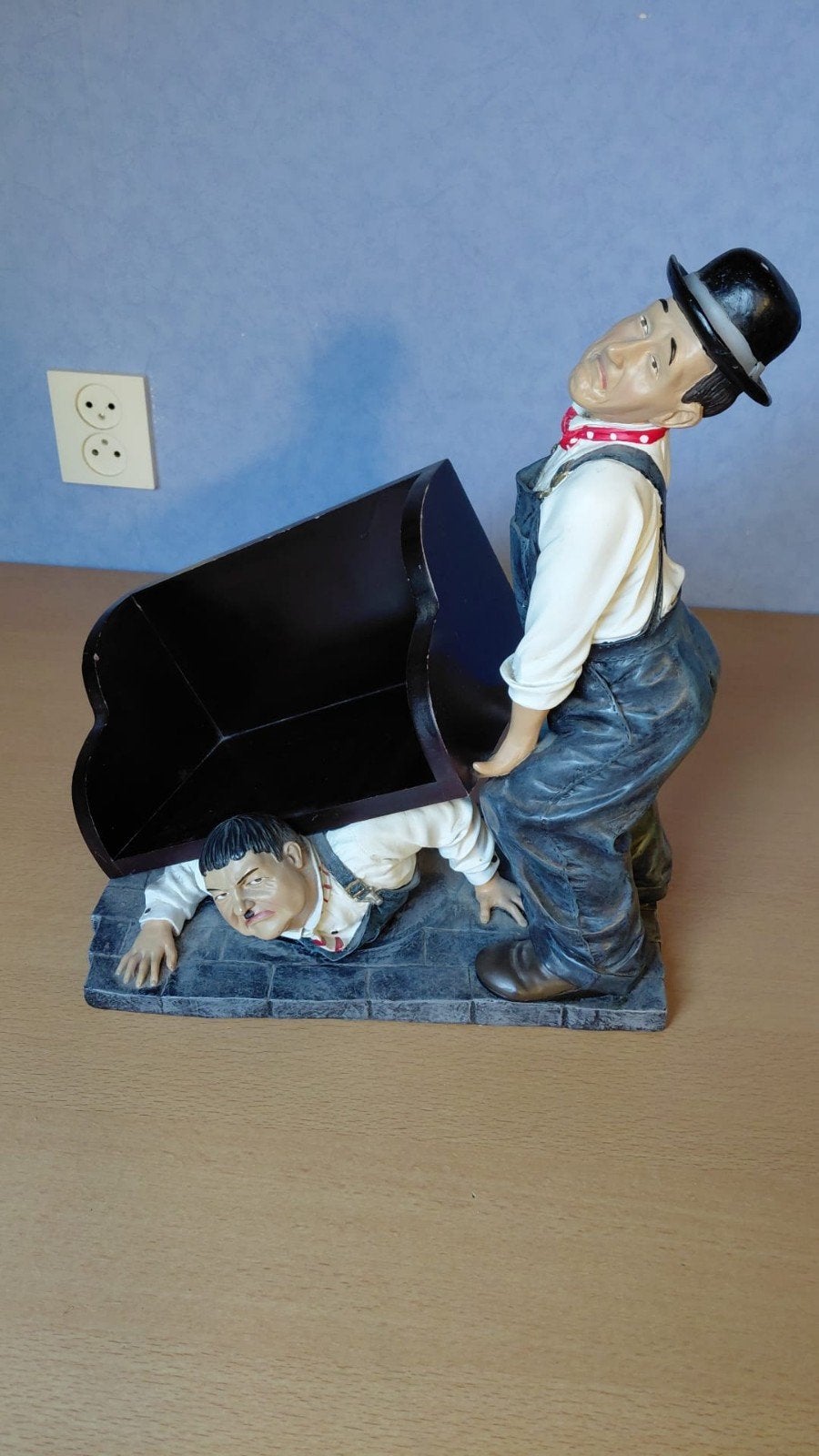 Laurel & Hardy CD/Boekenhouder - Uniek en Decoratief, Huis en Inrichting, Ophalen, Overige materialen, Gebruikt, Minder dan 25 discs