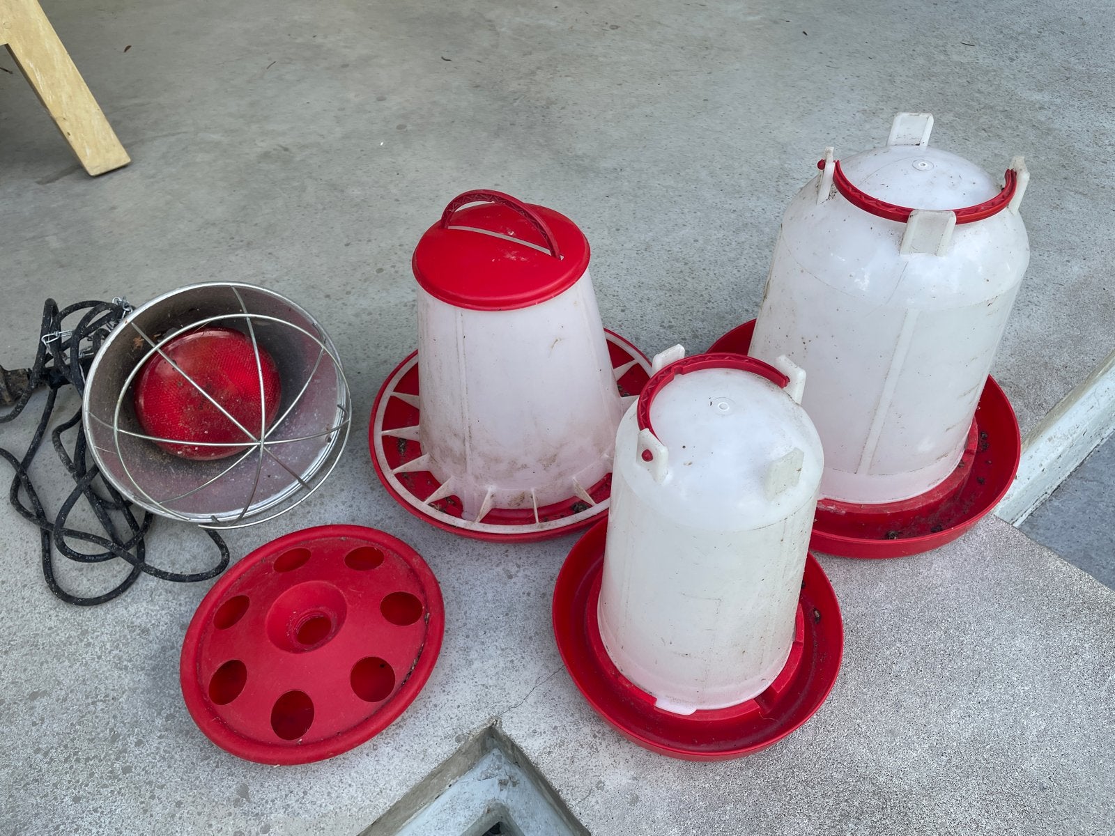 Voeder, drinkbakken vogels en warmtelamp, Ophalen, Gebruikt, Drinken en Voederen