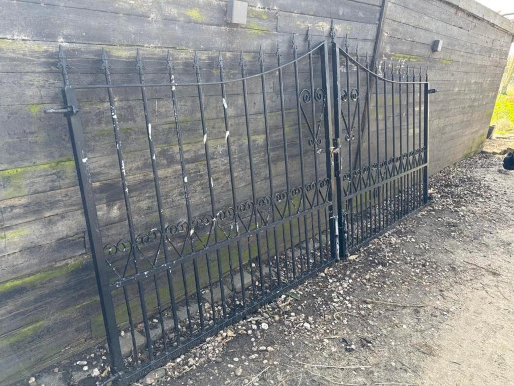 Gietijzeren poort / hek / inrijpoort 3,80 - 4,00 m, Tuin en Terras, Ophalen, Met poort, Gebruikt, Sierhekwerk