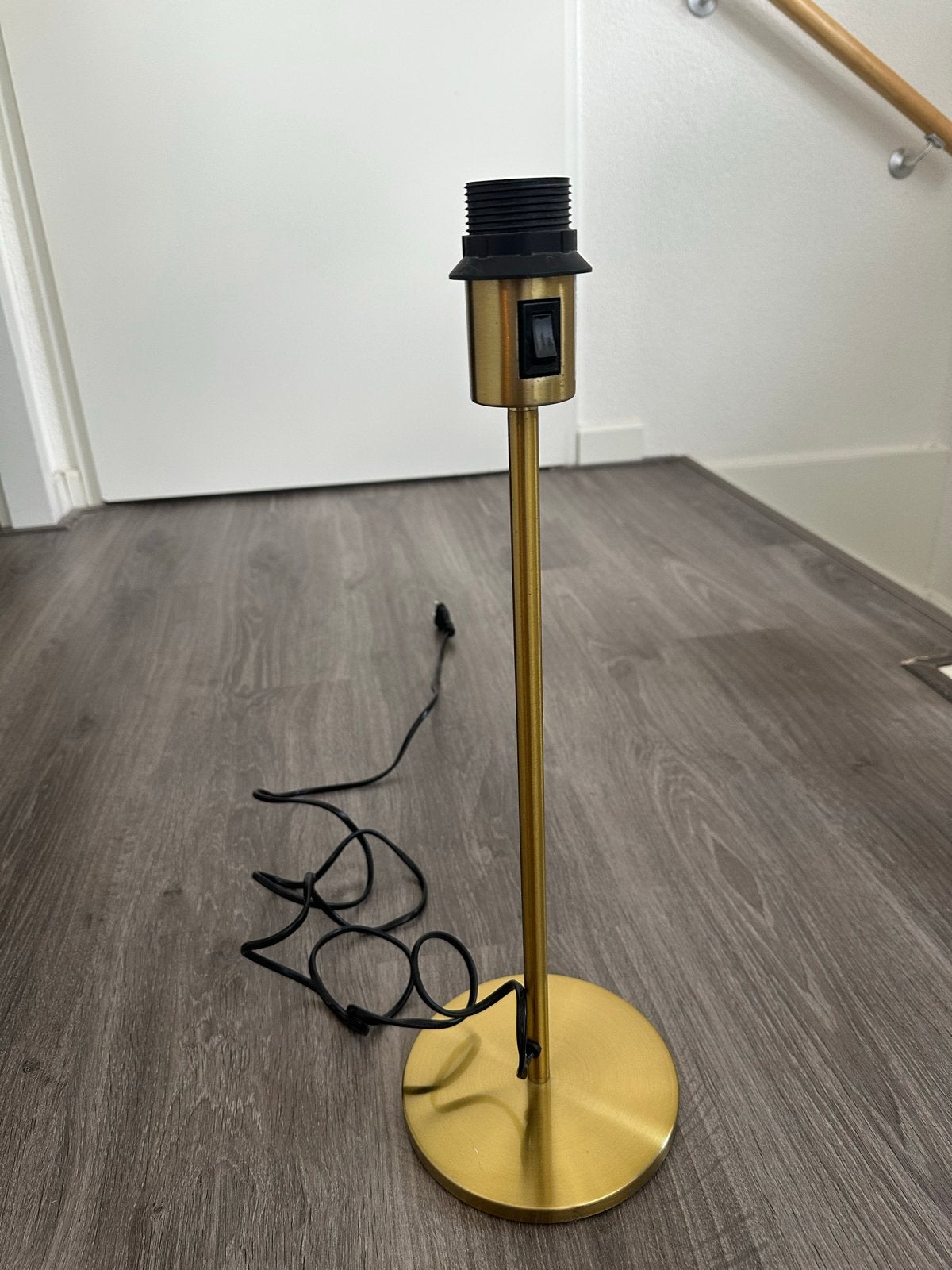 IKEA Tafellamp - Goudkleurig met Schakelaar, Huis en Inrichting, Lampen | Tafellampen, Ophalen, Met schakelaar, Goud, E14 (klein)