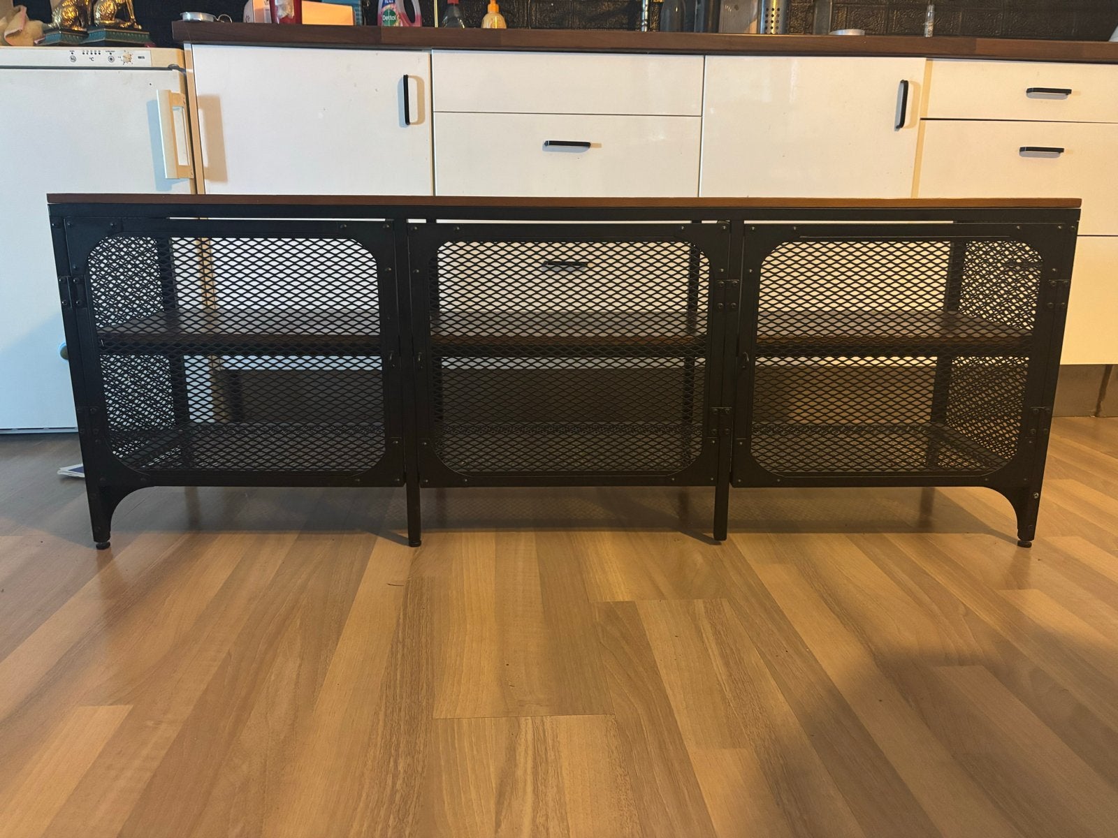 Industriële TV-meubel/dressoir met metalen gaasdeuren, Ophalen, Gebruikt, 150 tot 200 cm, Minder dan 100 cm