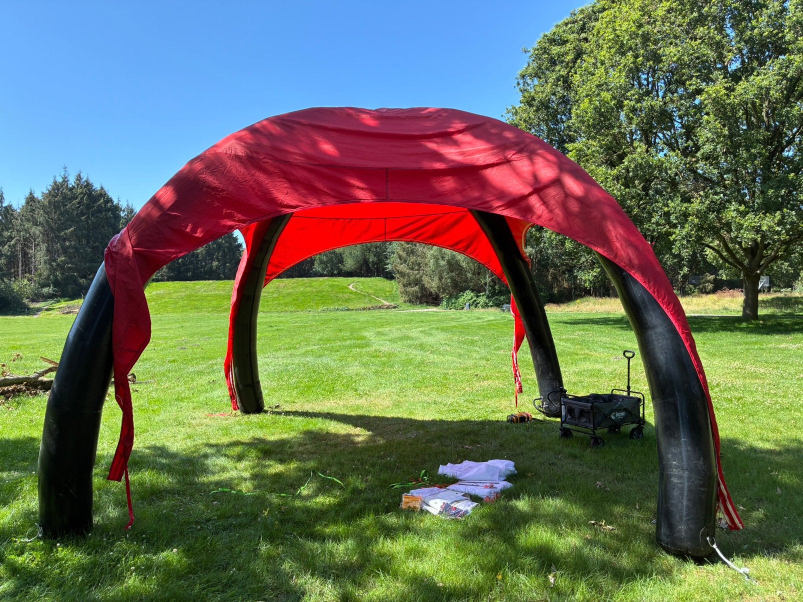 Te huur: Opblaasbare Partytent / Paviljoen 5x5 meter, Tuin en Terras, Ophalen, Zo goed als nieuw, Minder dan 5 meter
