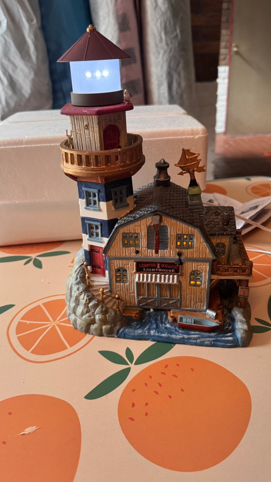 Lemax Lobster Shack Lighthouse #95484 – RETIRED, Diversen, Ophalen of Verzenden, Zo goed als nieuw