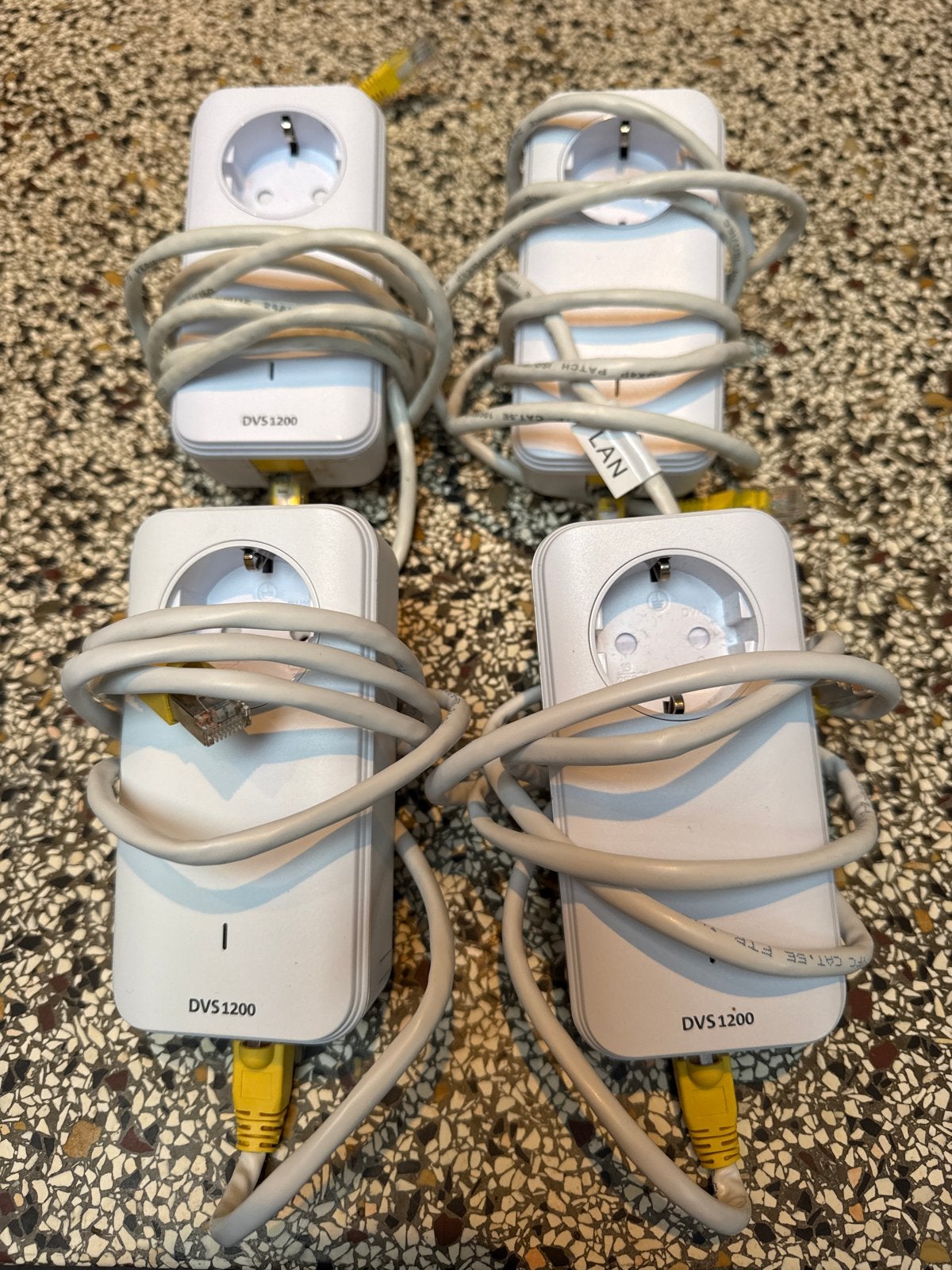 Devolo dLAN 1200+ WiFi Powerline Adapters (4 stuks), Ophalen of Verzenden, Gebruikt, Router