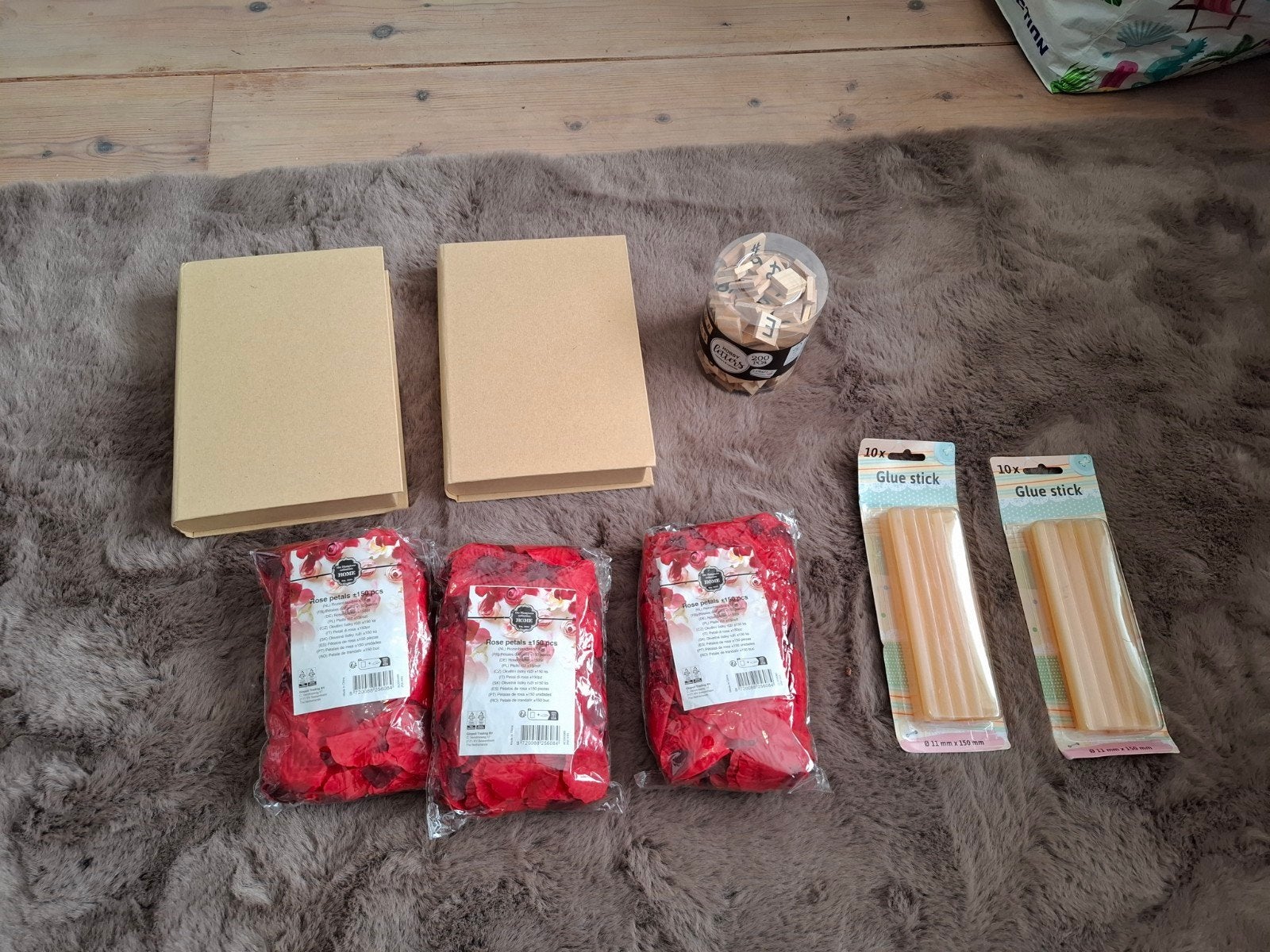 Knutselpakket: Rozenblaadjes, knutselboeken, letters & lijm, Hobby en Vrije tijd, Ophalen, Zelfklevend, Nieuw, Papier of Karton