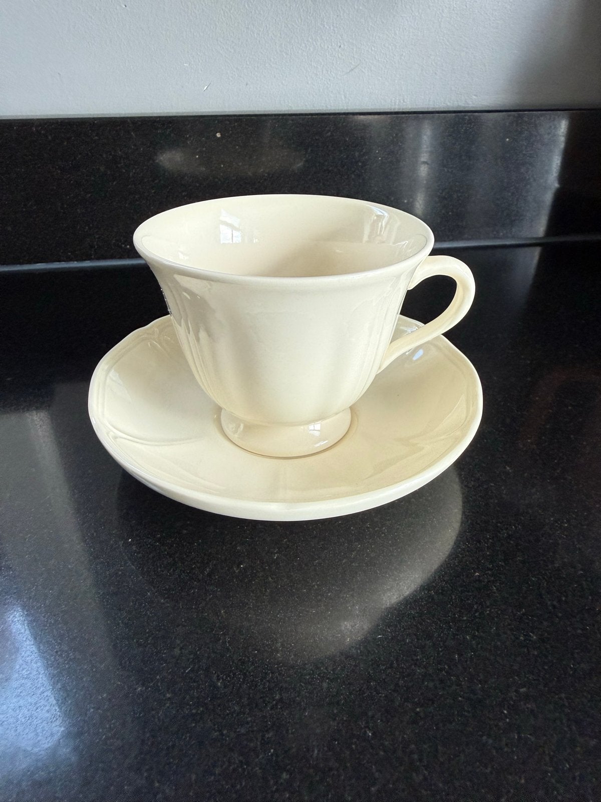 Wedgwood Queens Plain kop en schotel, Huis en Inrichting, Ophalen, Zo goed als nieuw, Porselein, Kop(pen) en/of Schotel(s)