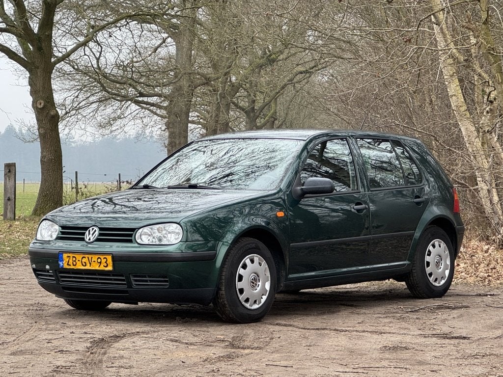 Volkswagen Golf 1.6 nieuwe apk (bj 1999, automaat), Auto's, 101 pk, Volkswagen, Bedrijf, Automatische klimaatregeling