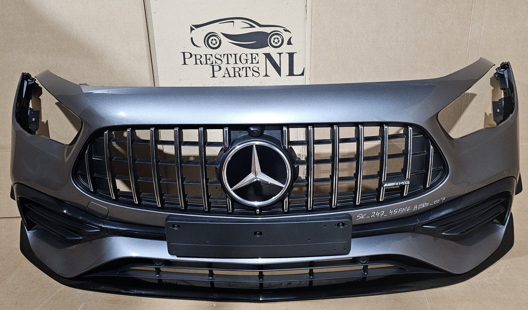 Voorbumper Mercedes Gla Klasse H247 X247 35 AMG AERO PAKKET, Gebruikt, -, Voor, Ophalen of Verzenden
