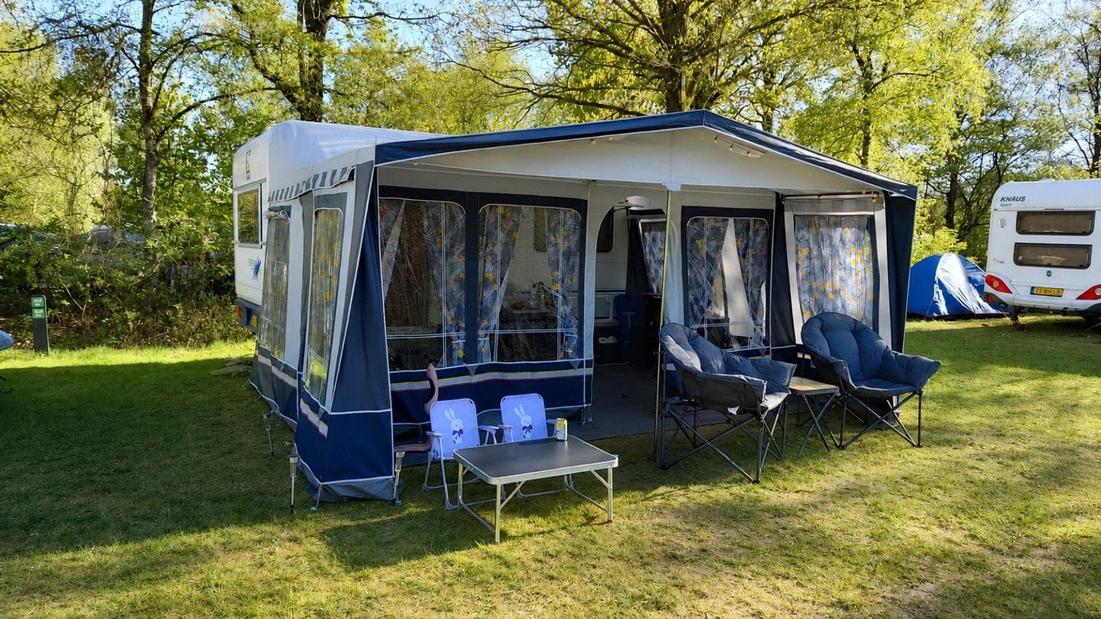 Knaus Sudwind 400 TK (Blueline)  - Ruime gezinscaravan met, Caravans en Kamperen, Stapelbed, Treinzit, Knaus, Tot en met 4