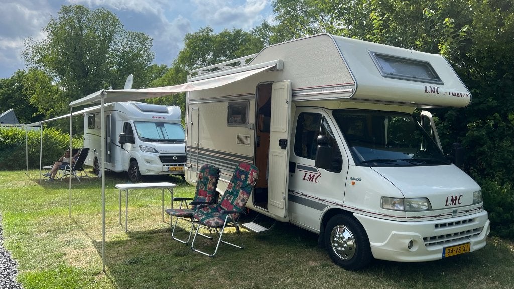 LMC Camper - Offgrid, LPG, 210 Amp, Zonnepanelen, Onvormer, Buscamper of Camperbus, Fiat, Particulier, 5 tot 6 meter