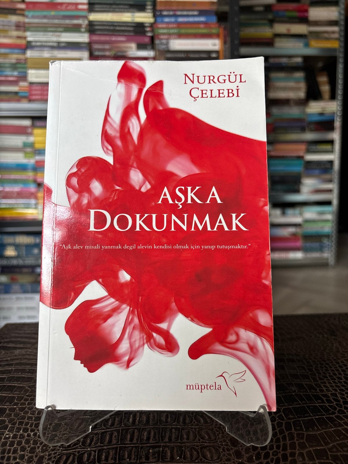 Aşka Dokunmak - Nurgül Çelebi (Turks boek), Ophalen of Verzenden, Gelezen, Wereld overig