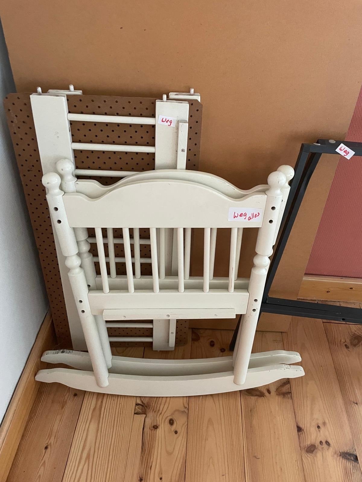 Witte houten wieg met schommelfunctie, Kinderen en Baby's, Babywiegjes en Ledikanten, Ophalen, Gebruikt, Wieg