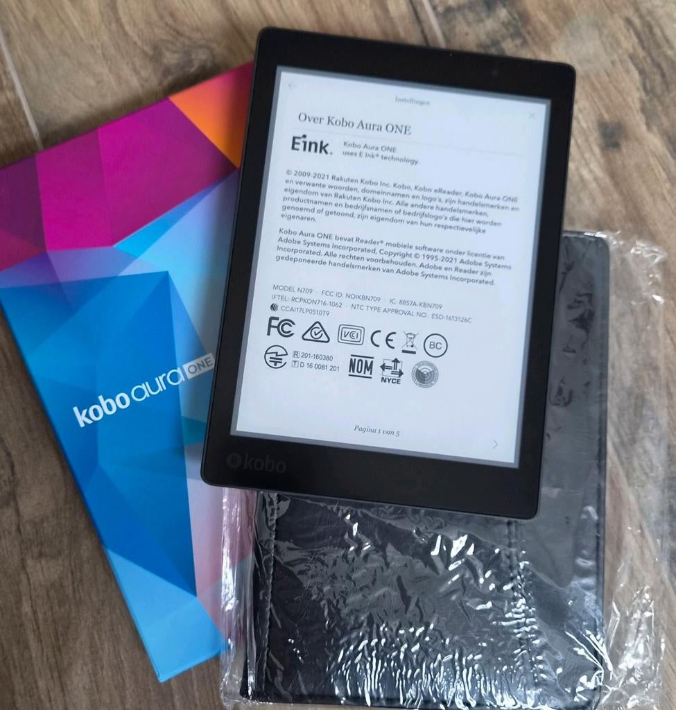 Zgan Kobo Aura One ereader met groot scherm, Computers en Software, E-readers, Wi-Fi, 8 GB, 8 inch, Ophalen of Verzenden
