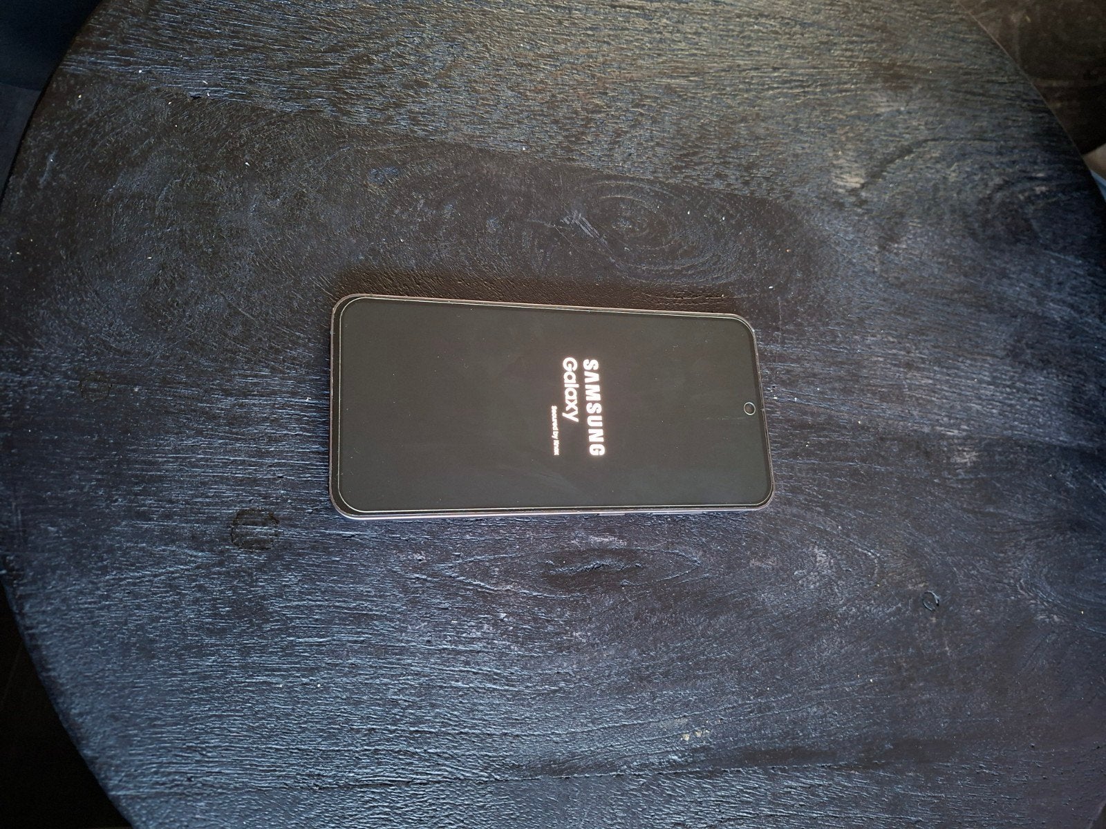 Samsung Galaxy S24 FE met accessoires