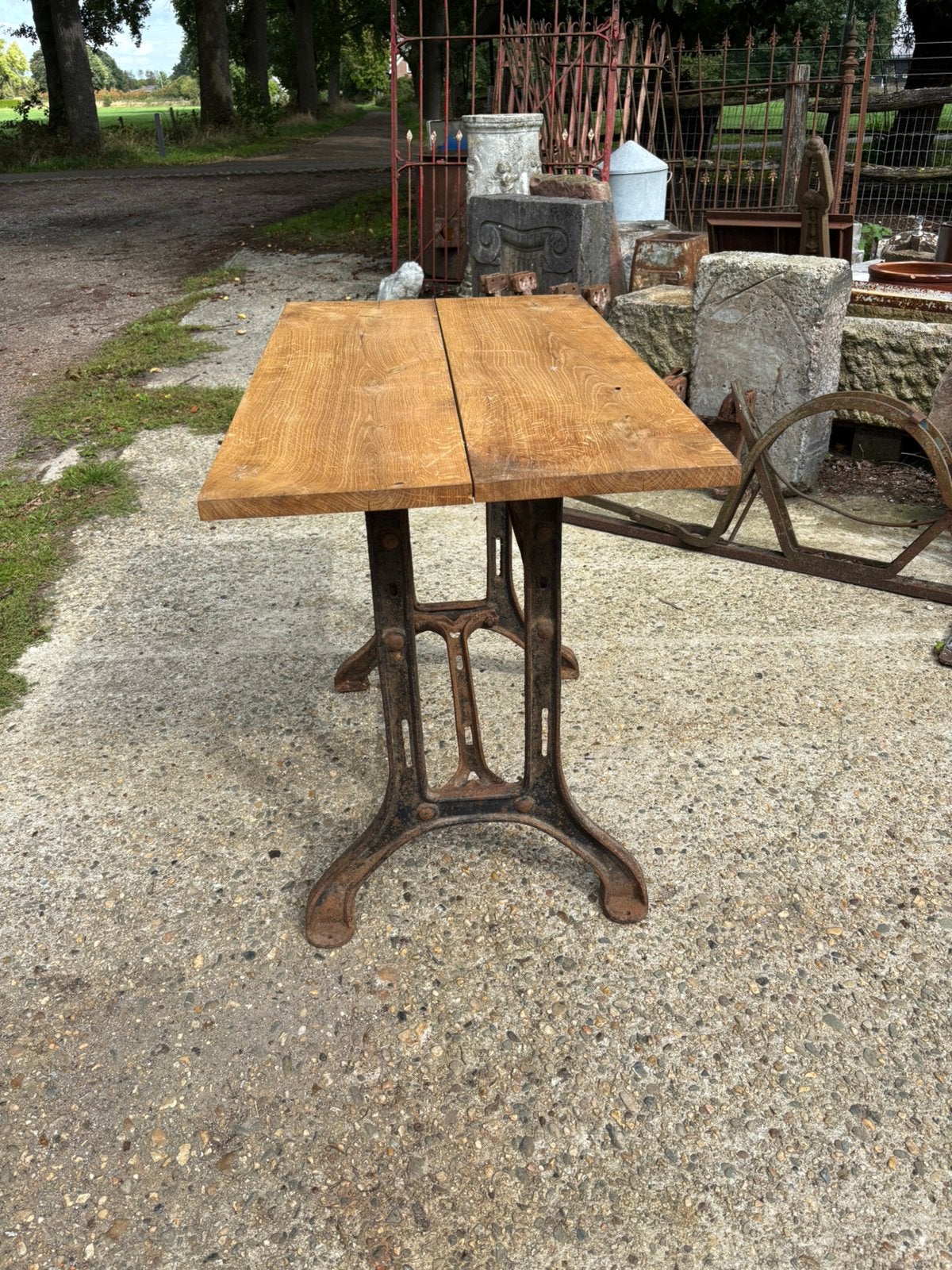 Oude eikenhouten tafel met gietijzeren onderstel, Ophalen