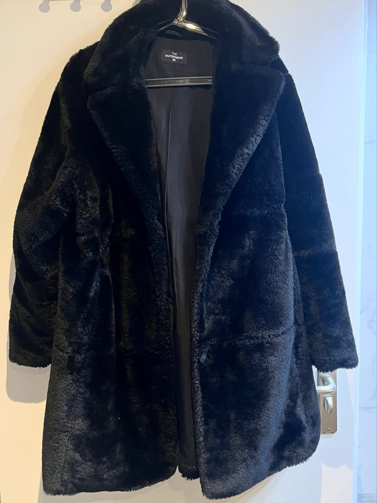 Zwarte imitatiebontjas C&A The Outerwear XL 42/14, Ophalen of Verzenden, Zo goed als nieuw, Maat 42/44 (L), Zwart