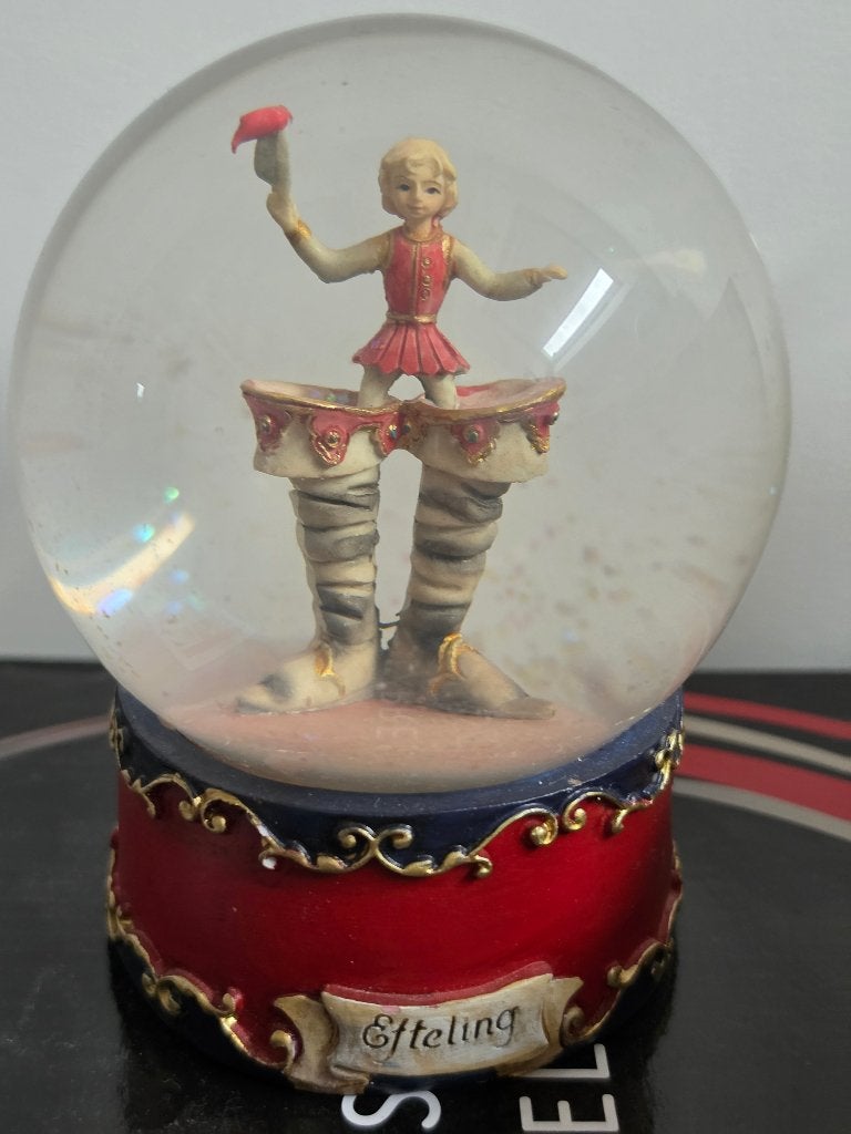 Efteling schudbol snowglobe met klein duimpje, Ophalen of Verzenden, Zo goed als nieuw, Beeldje of Poppetje