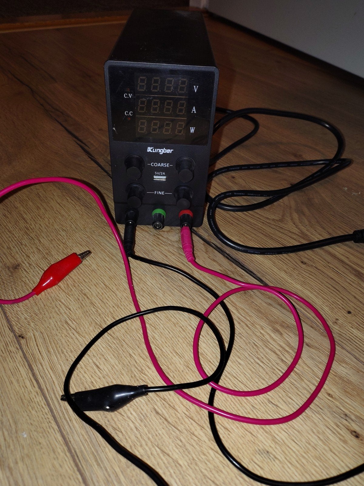 KUNGMAR SPS3010 DC Voeding - Labvoeding 0-30V 0-10A, Ophalen of Verzenden, Zo goed als nieuw, Overige typen, Overige