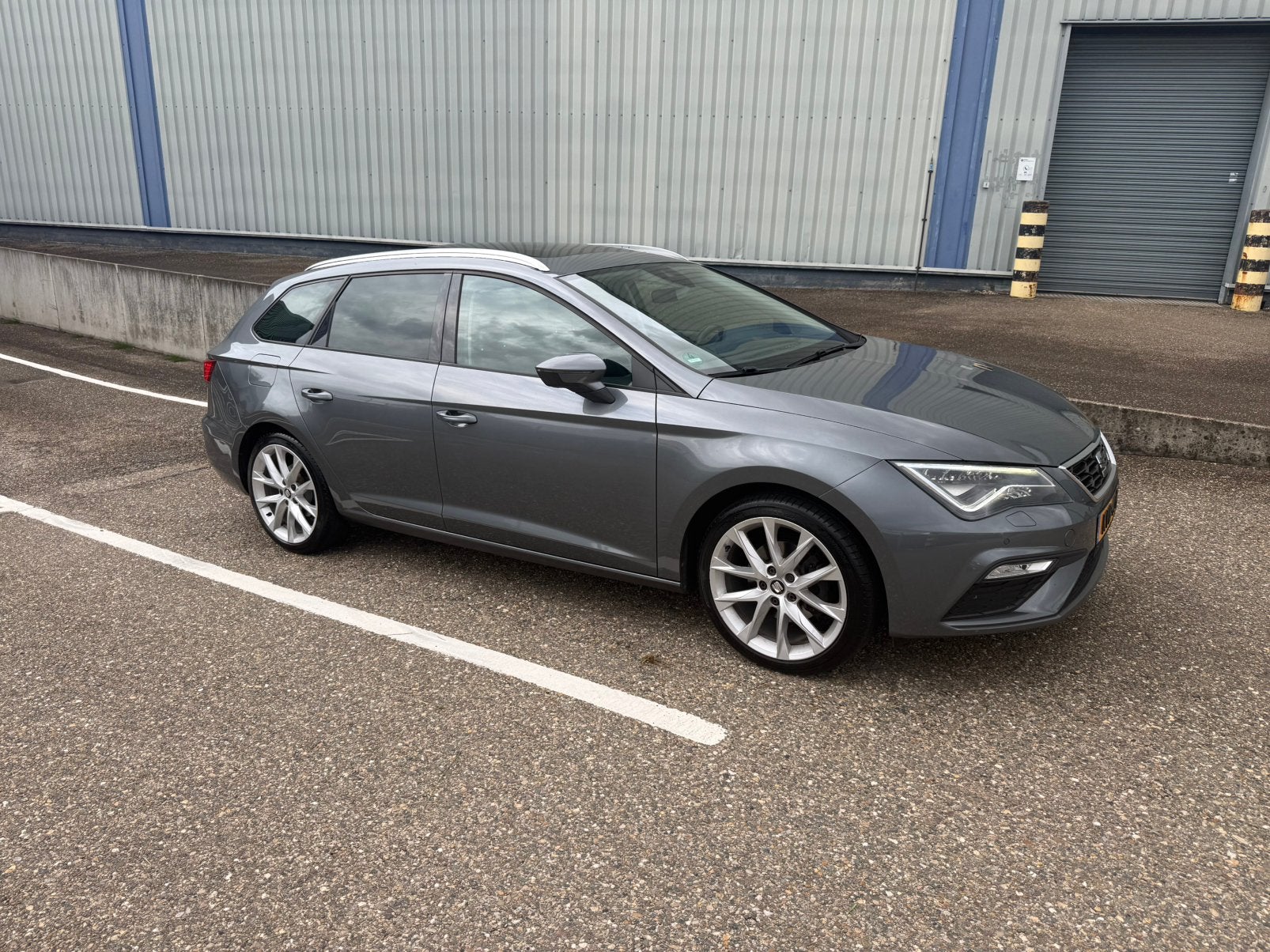 Seat Leon ST 1.4 TSI DSG FR PANO LED(led,fr,pano,dsg,leon), Auto's, Sportstoelen, 4 cilinders, Leon, 1197 kg
