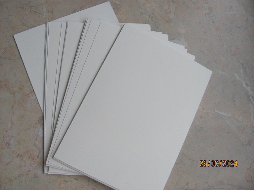 NIEUW 30 vellen stevig PAPIER ecru 250 grams A5 21x15 kaart, Ophalen of Verzenden, Nieuw, Papier of Karton, Overige merken