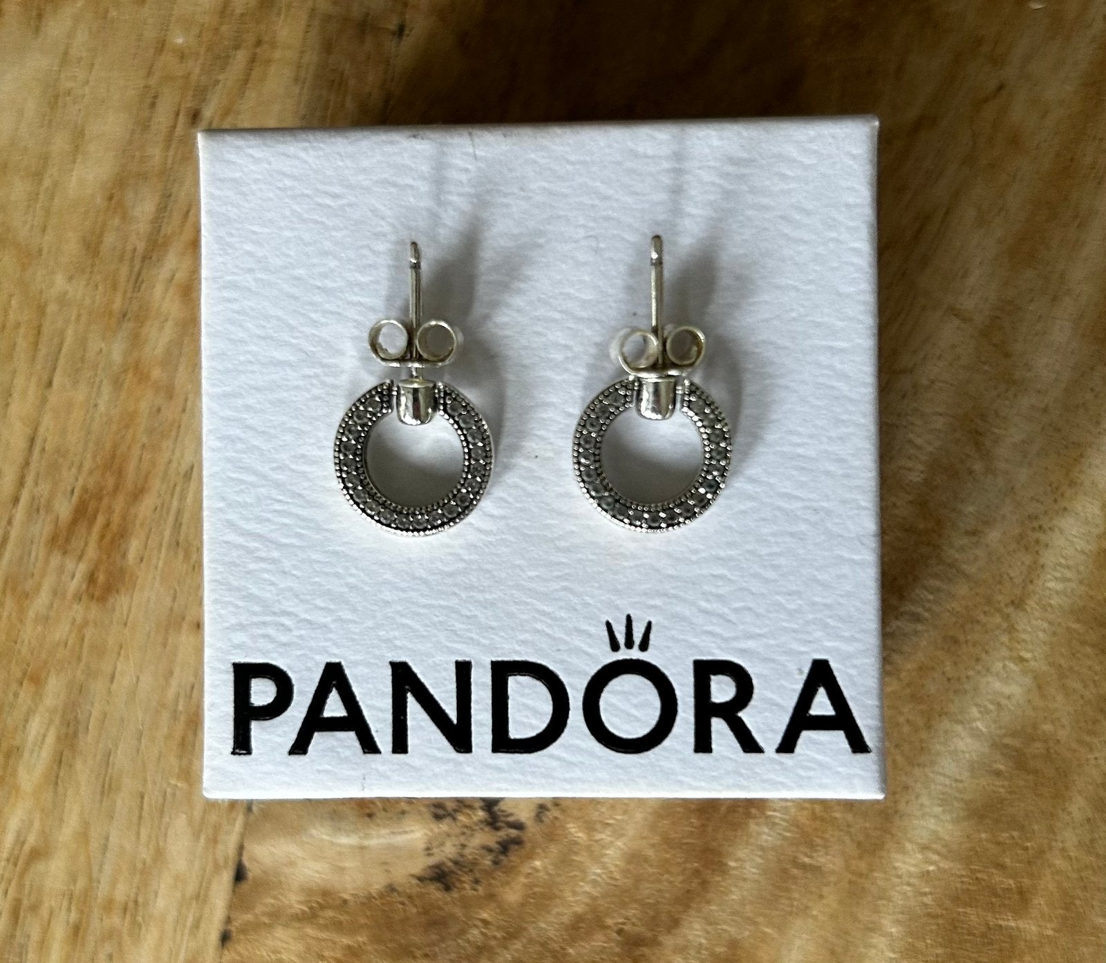 Originele Pandora Pavé oorbellen sterlingzilver - omkeerbaar, Ophalen of Verzenden, Zo goed als nieuw, Knopjes of Stekers, Zilver