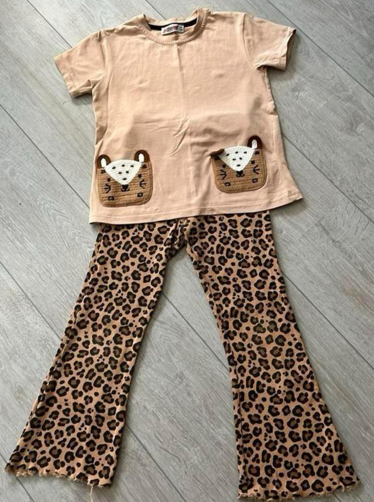 Geweldig leuk setje, flared pant met tshirt 122/128, Ophalen of Verzenden, Zo goed als nieuw, Meisje