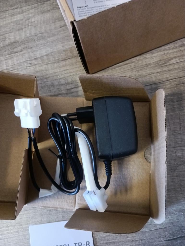 Voedings transformator voor de Y en VC productserie, Doe-het-zelf en Verbouw, Verwarming en Radiatoren, Minder dan 30 cm, Nieuw