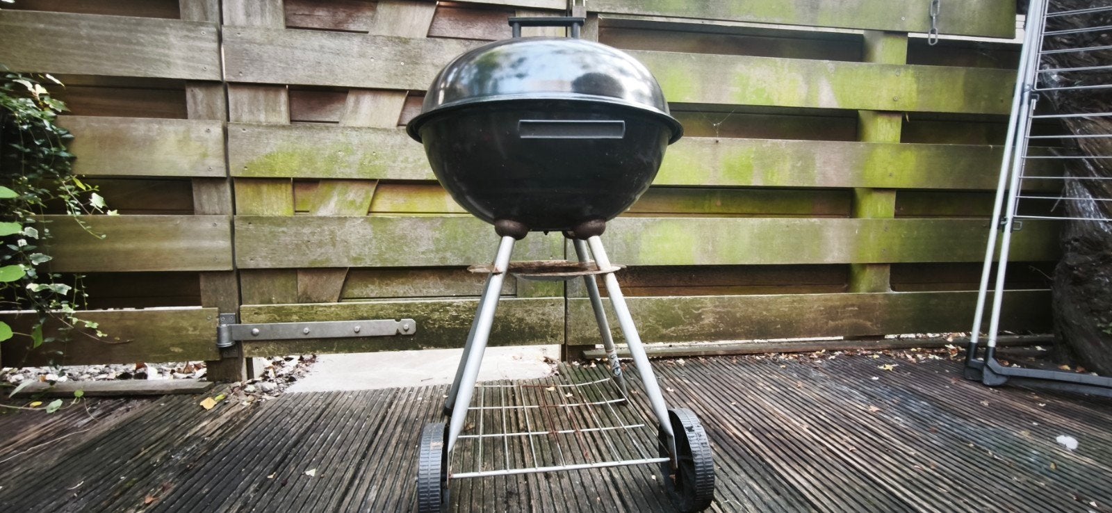 Gebruikte barbecue met wielen en deksel, Ophalen, Gebruikt