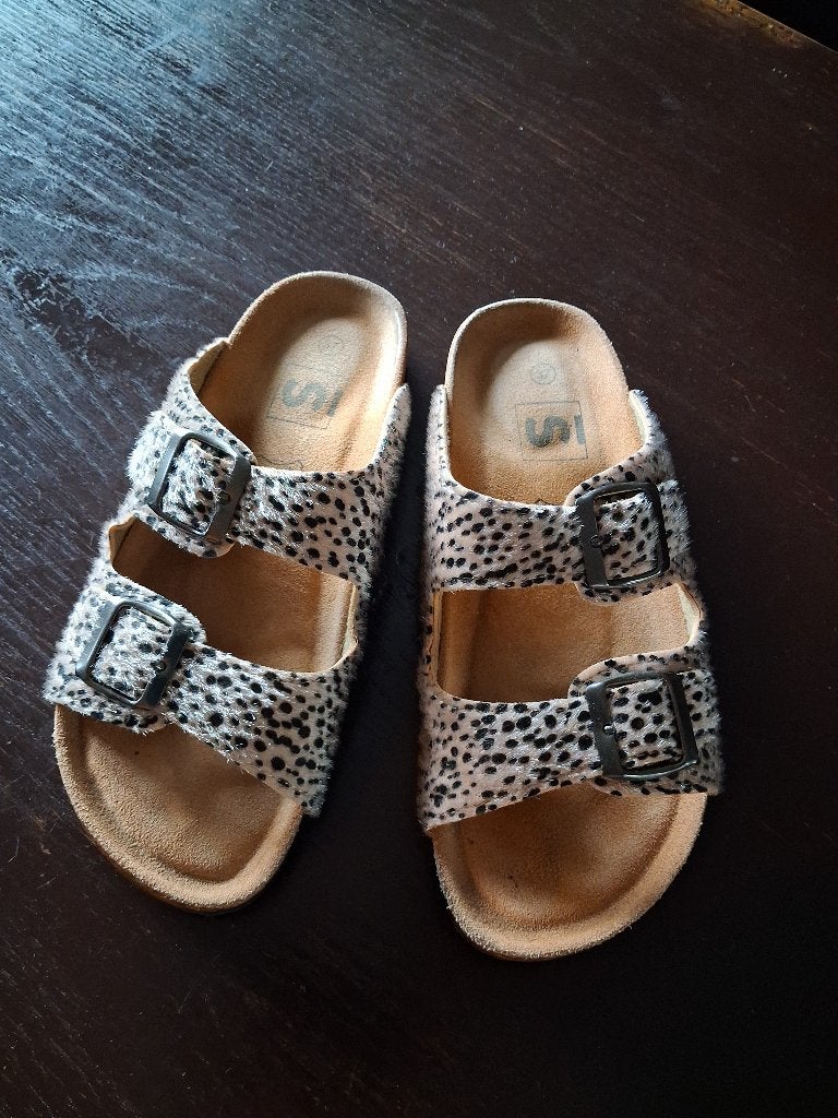 Nieuwe dames slippers - maat 37 - bruin beige panter motief, Slippers, Bruin, Nieuw, Ophalen of Verzenden
