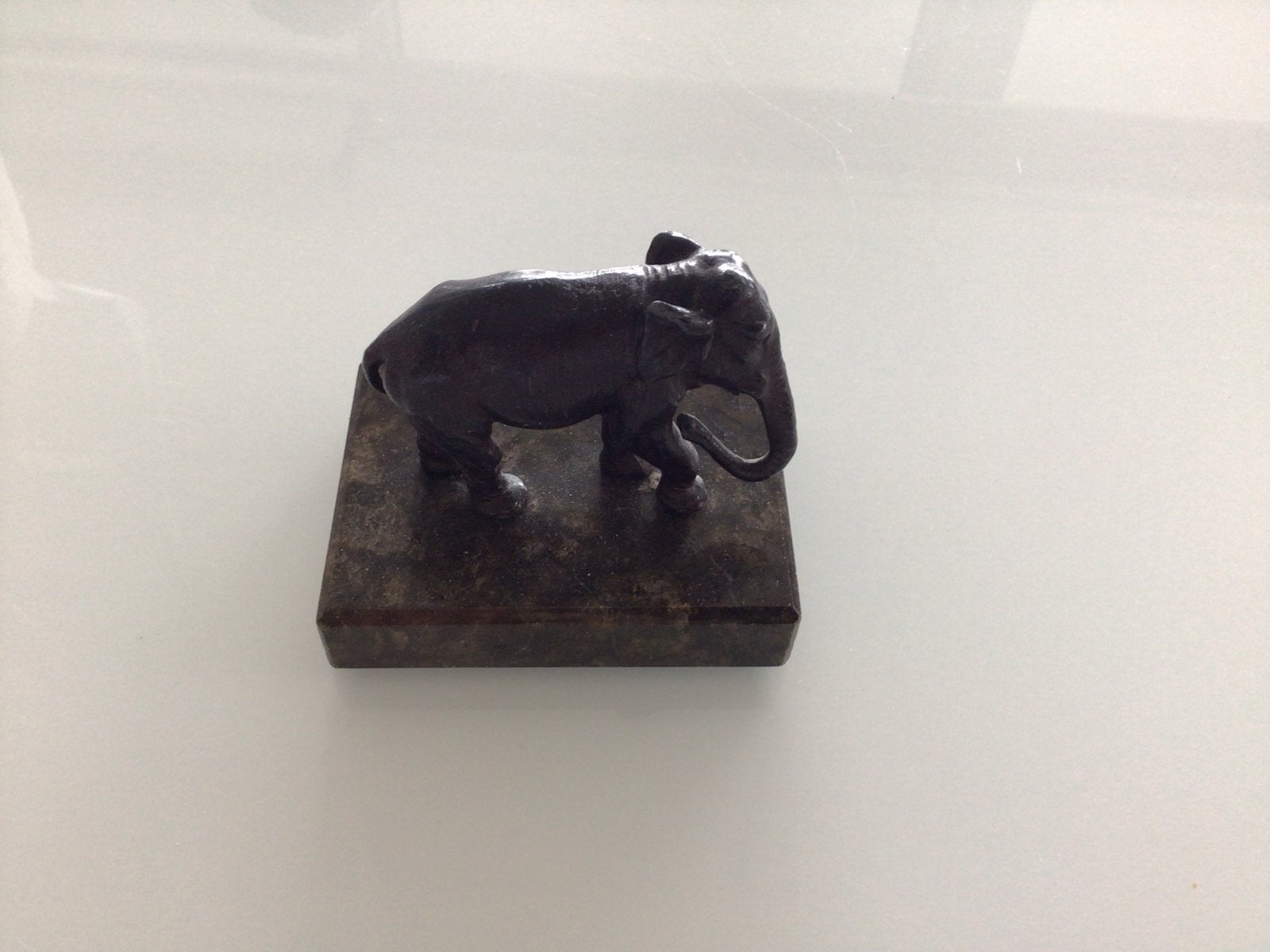 Vintage Olifant Beeldje op Marmeren Sokkel, Antiek en Kunst, Ophalen of Verzenden