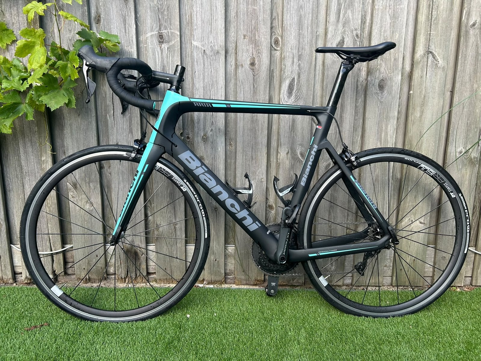 Bianchi Aria Carbon 2020 maat 61 – groot onderhoud gehad, Fietsen en Brommers, Gebruikt, Carbon, 57 tot 61 cm, Meer dan 20 versnellingen