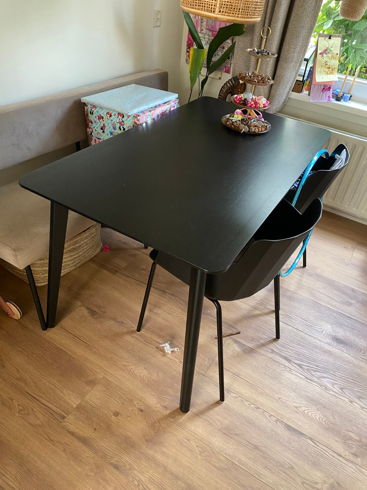 Eettafel zwart, Ophalen, 100 tot 150 cm, Zo goed als nieuw, Vier personen