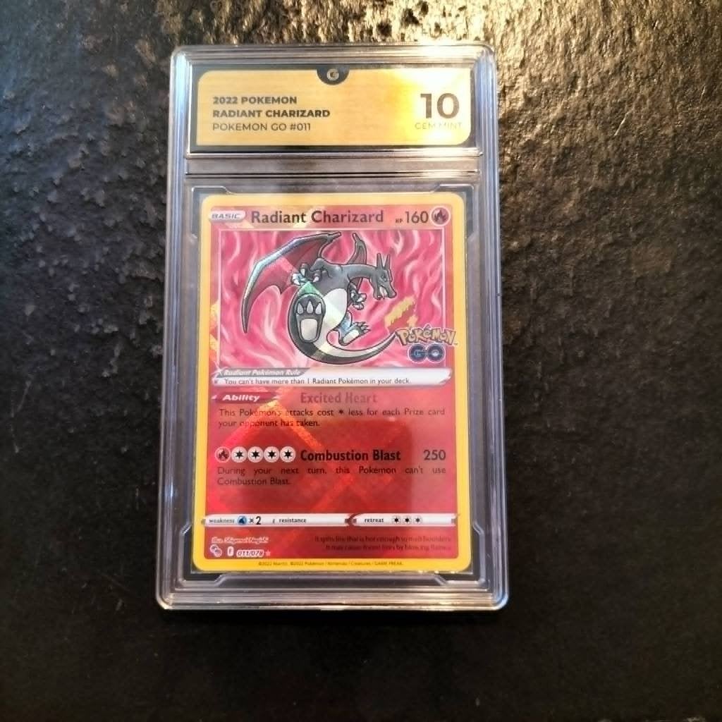 Grade 10 Radiant Charizard pokemon Go, Hobby en Vrije tijd, Ophalen, Zo goed als nieuw, Losse kaart