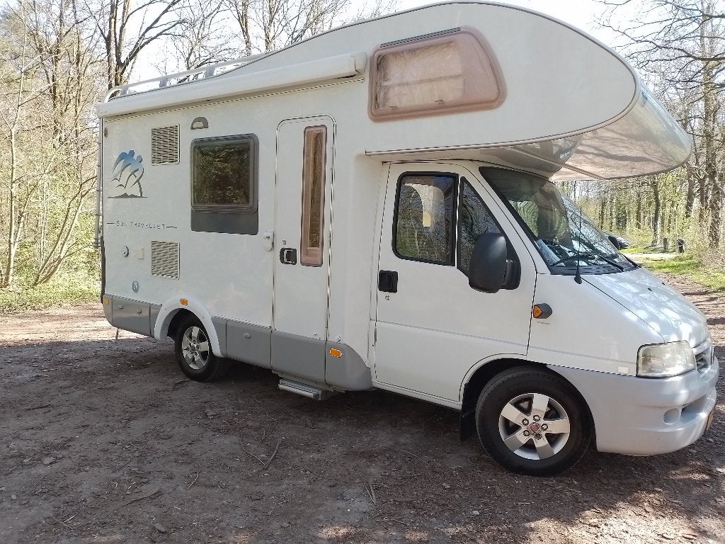 Knaus Sun Traveller 550L 140pk uit 2005, Chemisch toilet, Ringverwarming, Fiat, Treinzit