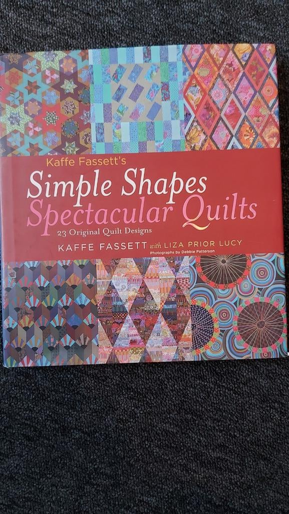 Kaffe Fassett's Simple Shapes Spectacular Quilts, Ophalen of Verzenden, Zo goed als nieuw, Overige onderwerpen, Kaffe Fassett