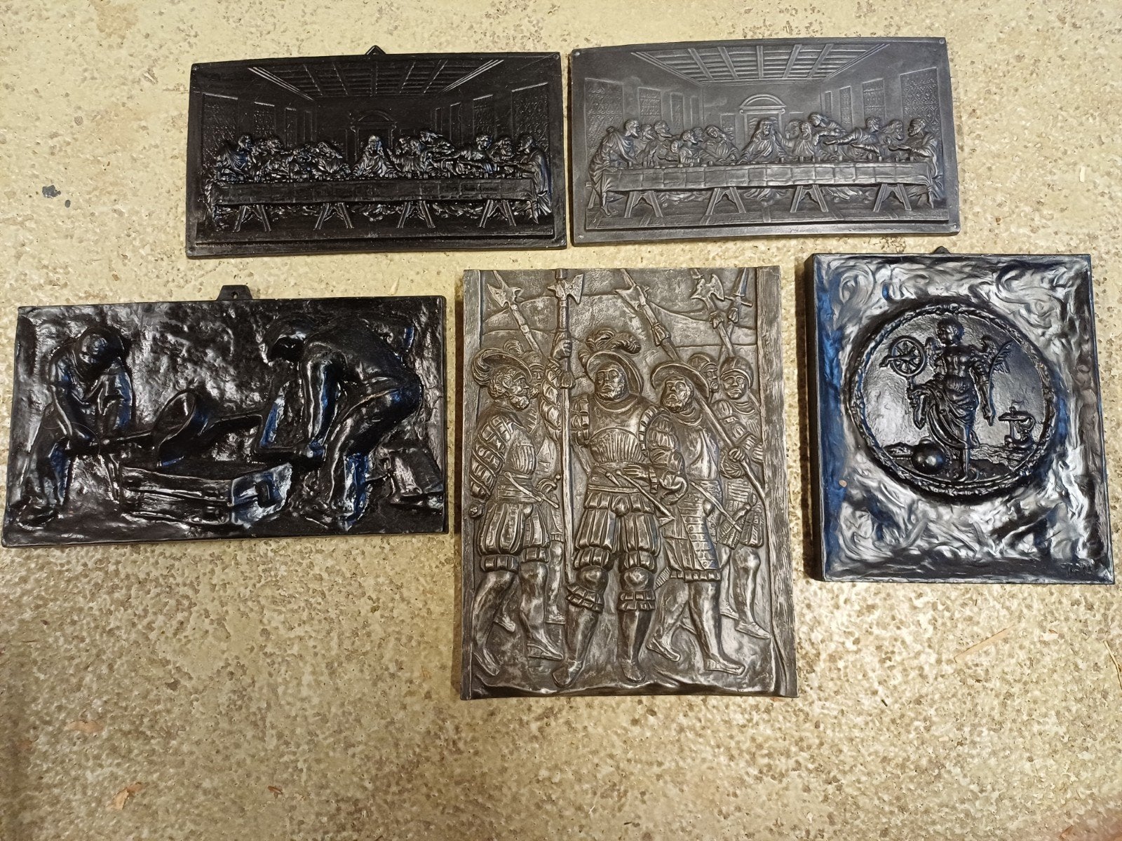 Set van 5 reliëfs: Het Laatste Avondmaal, etc., Antiek en Kunst, Ophalen of Verzenden, Gepatineerd, Wanddecoratie, Scène
