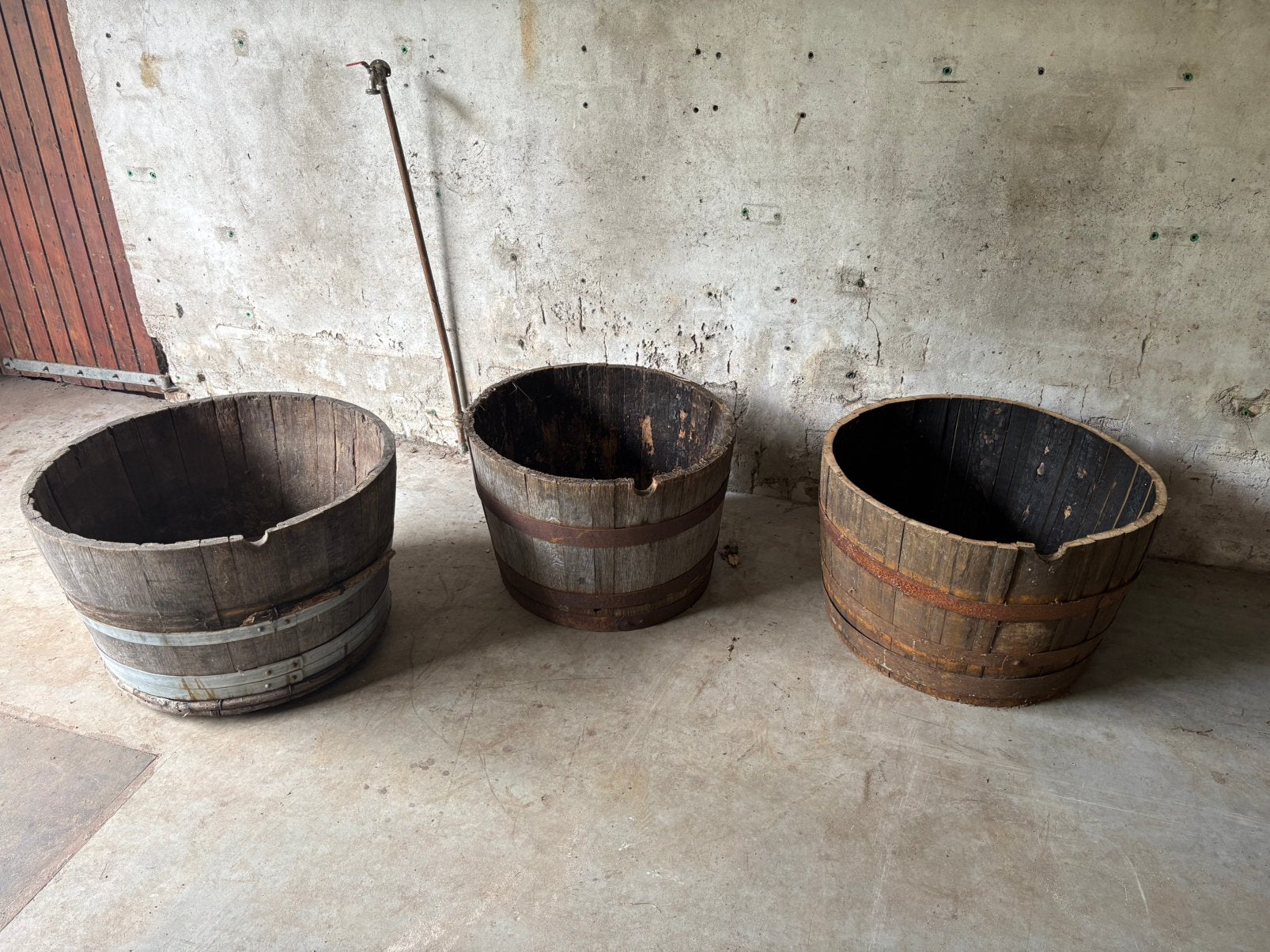 3 halve whiskeyvaten, Tuin en Terras, Ophalen, Minder dan 30 cm, Rond, Zo goed als nieuw