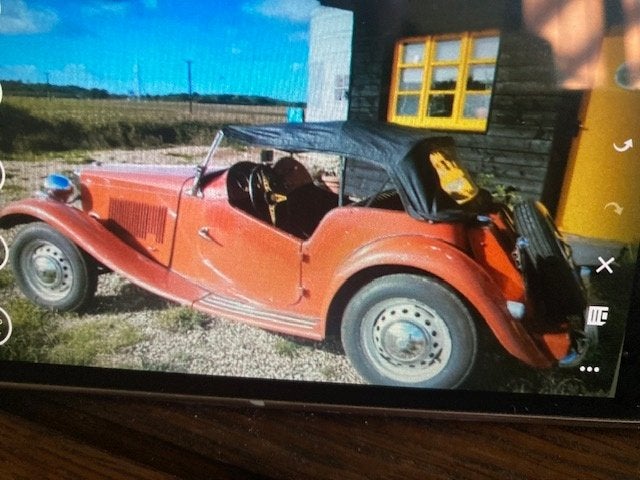 oldtimer  MG TD, Auto's, Oldtimers, Particulier, MG, Benzine, Cabriolet, Handgeschakeld, Rood, Zwart, Kunstmatig leder, Achterwielaandrijving