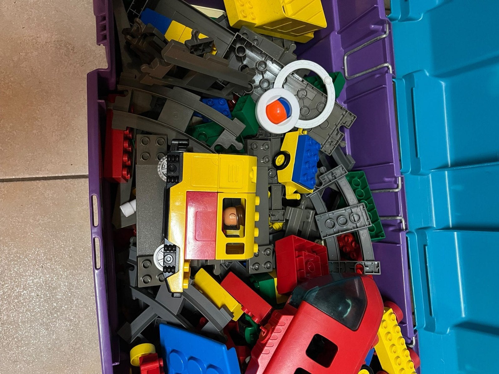Grote partij LEGO Duplo met trein en rails, Inclusief minifiguren, Gebruikt, Ophalen of Verzenden, Duplo