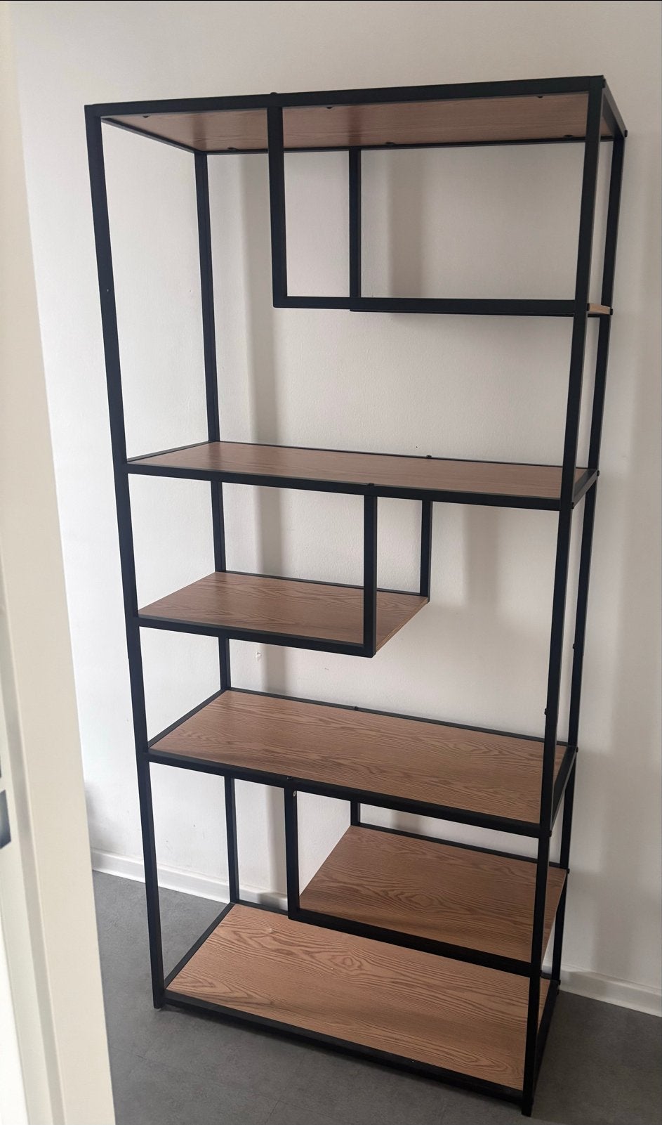 Modern open rek met houten planken en metalen frame, Met plank(en), Zo goed als nieuw, 150 tot 200 cm, 25 tot 50 cm