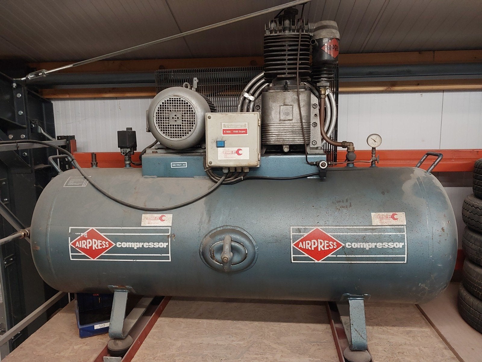 Airpress Compressor 500 liter - Krachtstroom, Doe-het-zelf en Verbouw, Compressors, Ophalen, Gebruikt, 400 tot 800 liter/min, 10 bar of meer