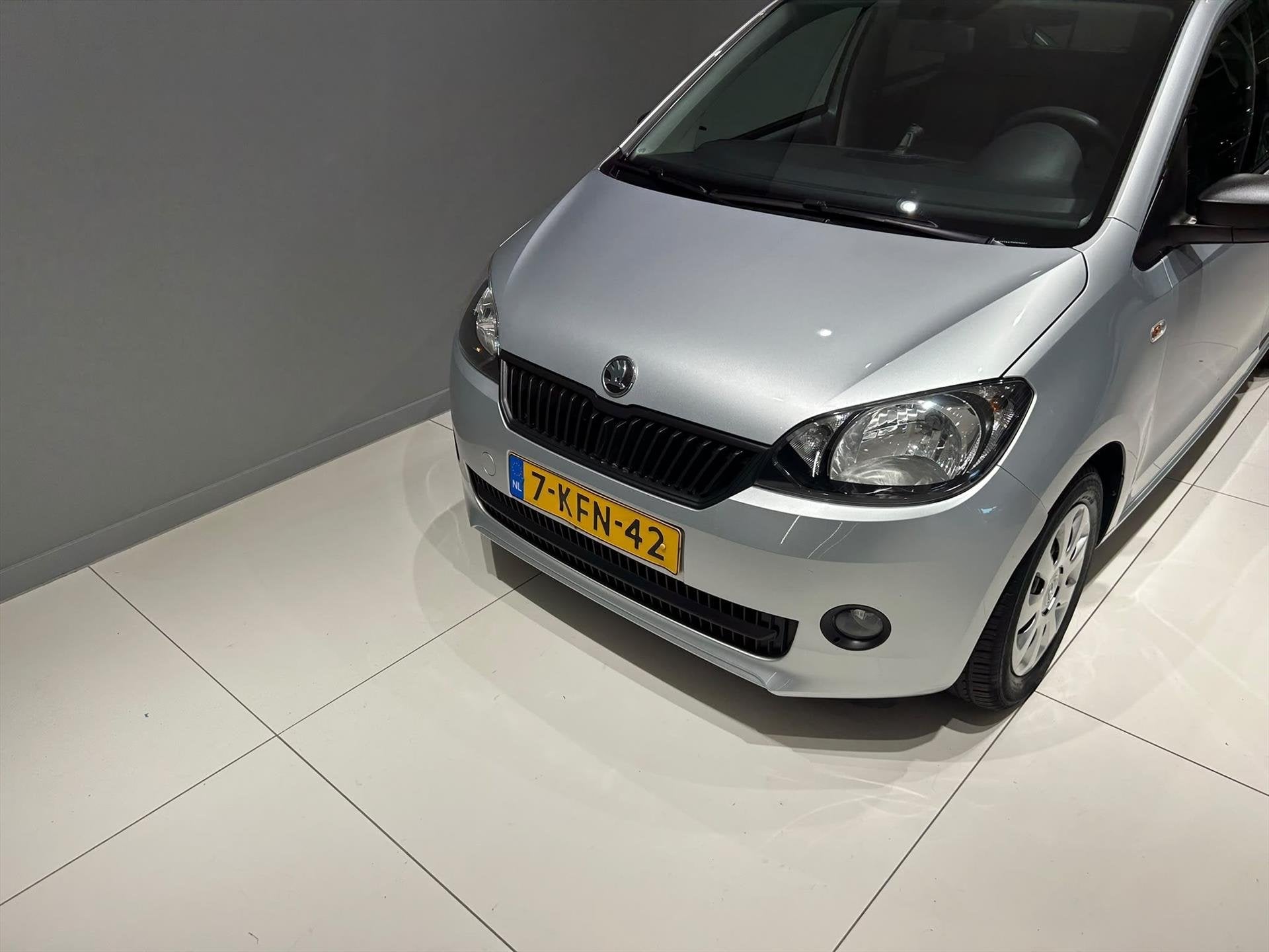 SKODA Citigo 1.0 60pk Greentech 5D Arctic, Auto's, Voorwielaandrijving, Stof, Gebruikt, Zwart
