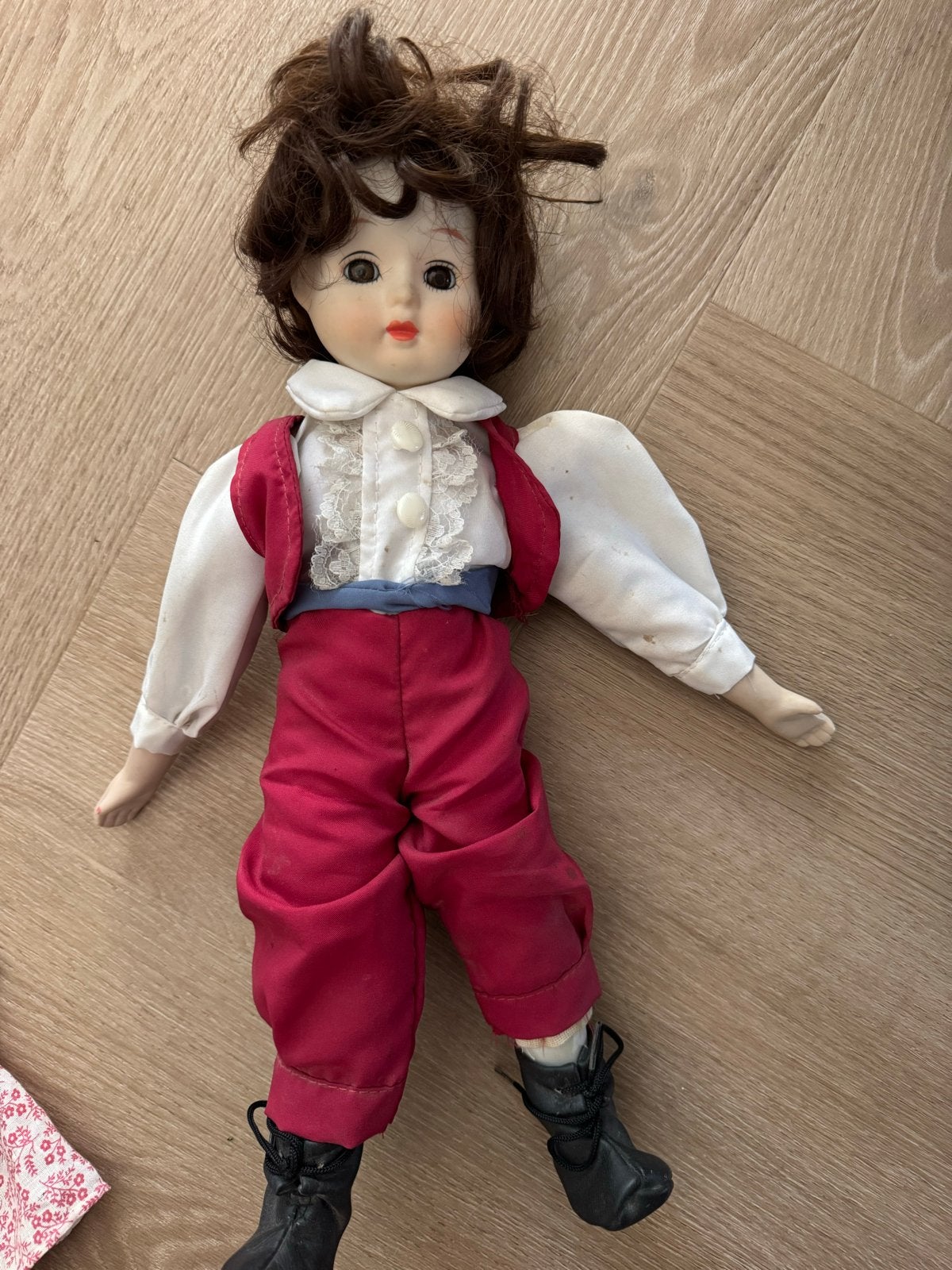 Vintage porseleinen pop in Spaanse klederdracht, Verzamelen, Poppen, Ophalen of Verzenden, Gebruikt, Pop