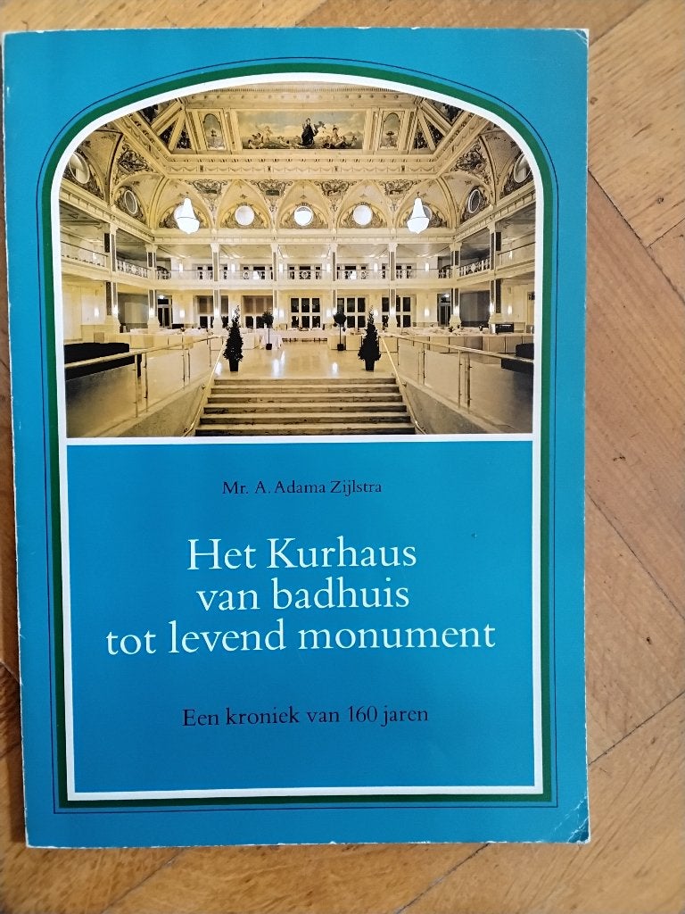 Het Kurhaus van badhuis tot levend monument, Ophalen of Verzenden, A. Adama Zijlstra, 20e eeuw of later, Gelezen