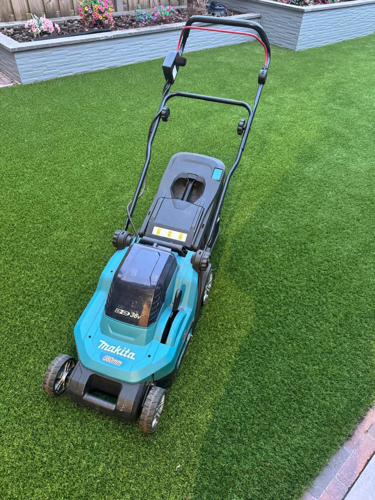 Makita accu grasmaaier DLM380, Tuin en Terras, Ophalen, Zo goed als nieuw, Accu-grasmaaier, Opvangbak